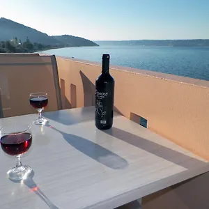 https://christi-apartments.rethymnohotels.net